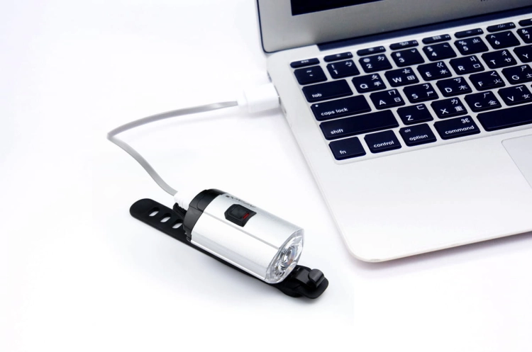 infini-lampa-przednia-tron-300-black-usb-new-20182.jpg