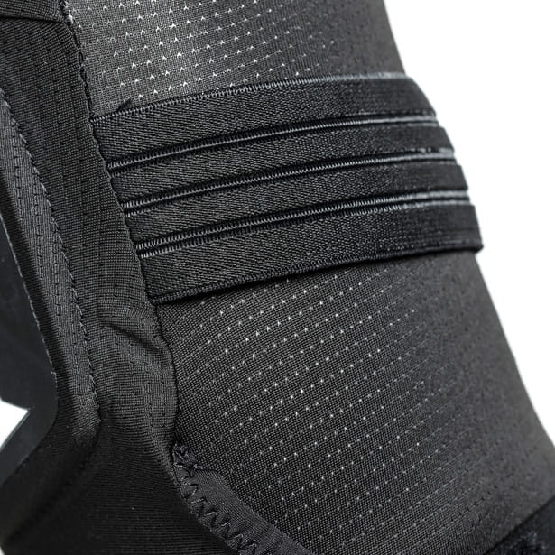 trail-skins-pro-knee-guards-black.jpg