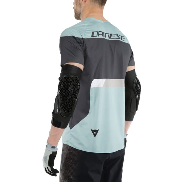 trail-skins-pro-elbow-guards-black2.jpg