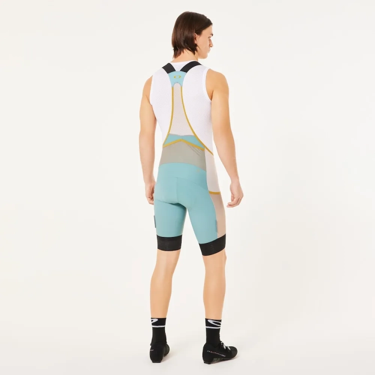 FOA406795__7CC_ombk1.webp