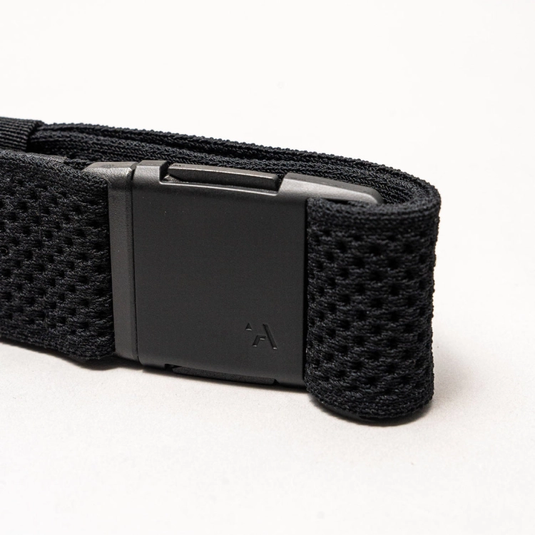 Momentum-Black-buckle2-UA-FWCFMO.png