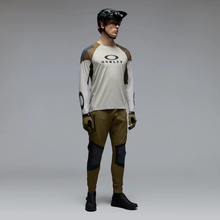 FOA406792__25I_omfr1.png