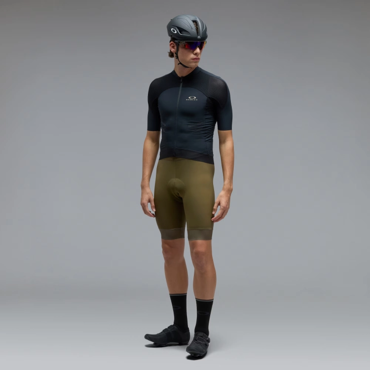 FOA406091__7CE_omfr1.png